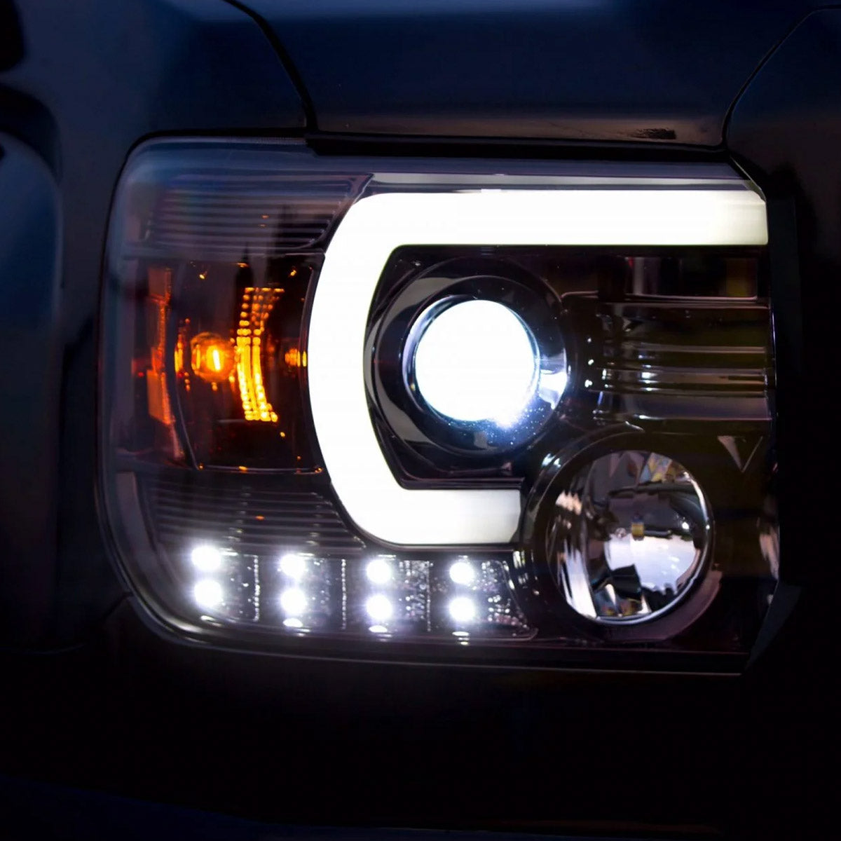 Nakkaa HID Projector Headlights For 2016-2018 GMC Sierra 1500 – Chrome Housing, Clear Lens