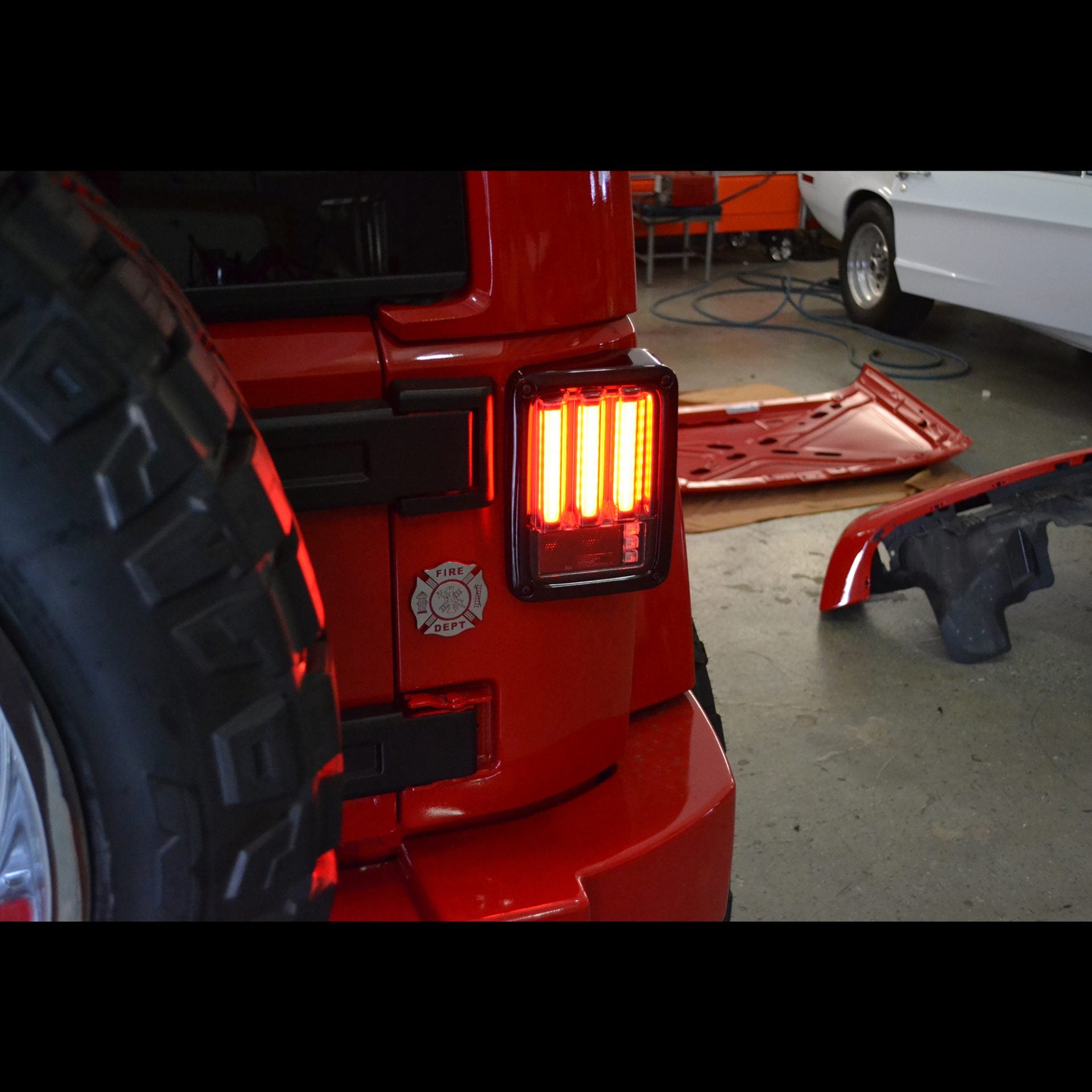 Jeep 07-18 JK Wrangler Scanning OLED Bar-Style LED Taillights - Red Lens