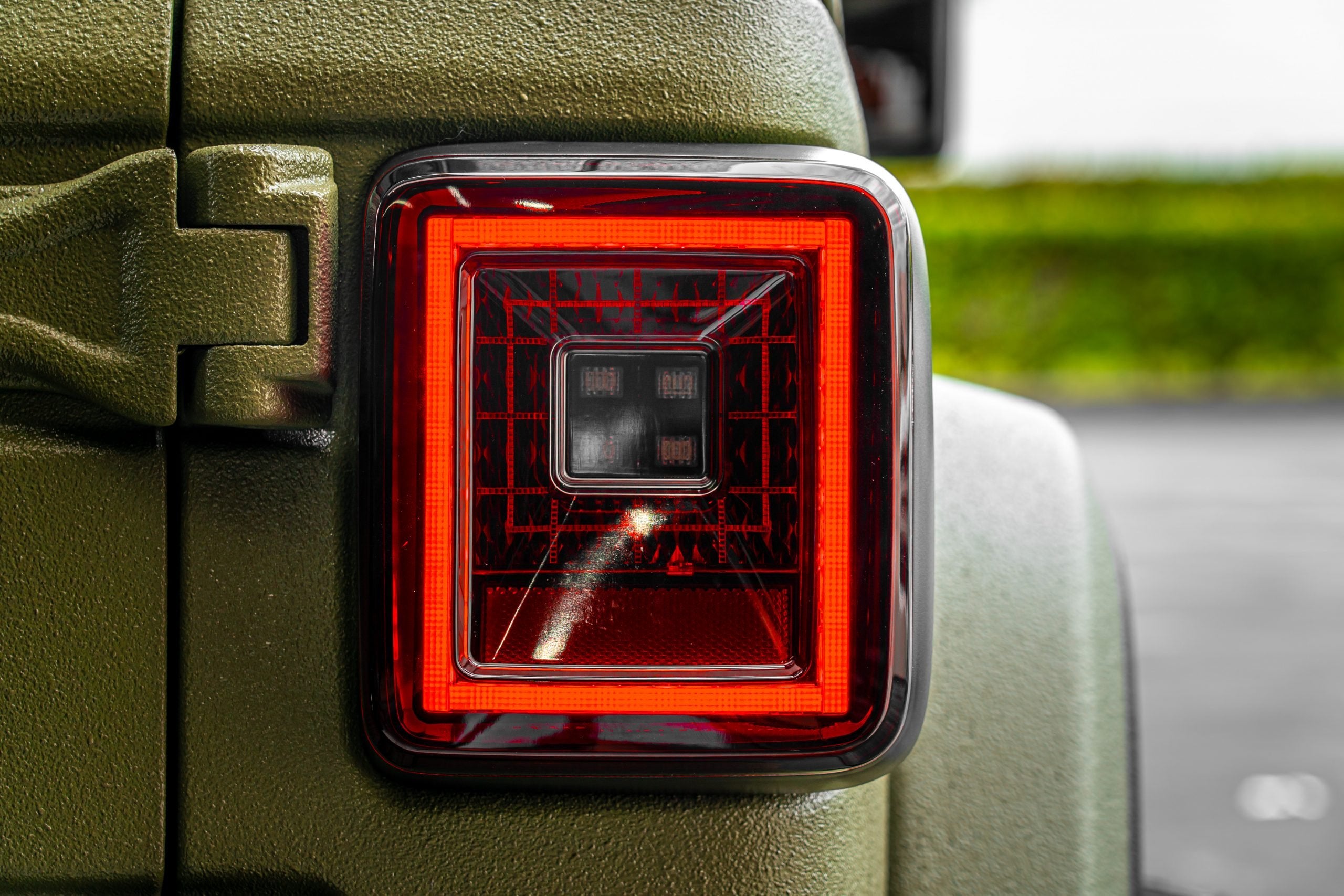 Alternate shot of Jeep JL Wrangler 18-19 for Factory OEM Halogen Tail Lights OLED Red Smoked